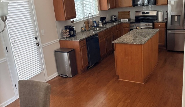 Beautifully home in the heart of Snellville! Private room w/locked door. Room B