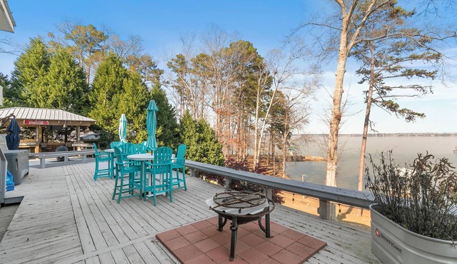 BIG WATER views in Abbeville: 3BR, Master Ste, Hot Tub, Ice Machine, Beach Area