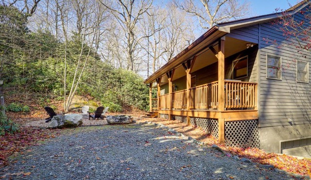 Blowing Rock Escape w/Covered Deck & Fire Pit