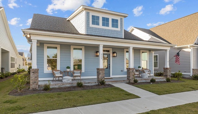 Blue Heron in the heart of Beaufort, many amenities including a pool!
