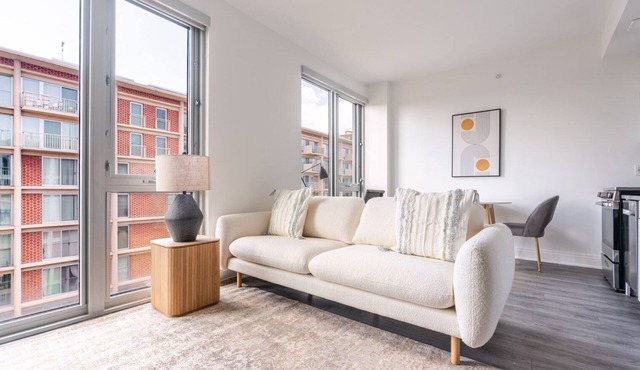 Blueground | SW Waterfront, pool & w/d, nr museums