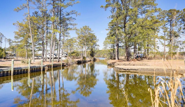 Boat Dock & Ramp: Canal-Front Home!