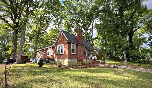 Boho Bungalow - 4 King Beds - Heart of Fort Mill