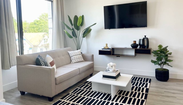 Boho Queen Studio Near NYC, EWR, MetLife