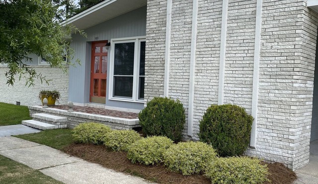 Bonnie On Clyde, Whole house in beautiful neighborhood with private garden patio