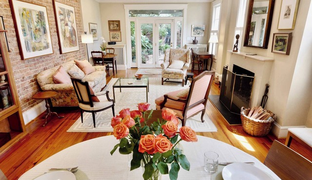 'Book Hill' Georgetown House | Walkable, + Garage Sleeps 6