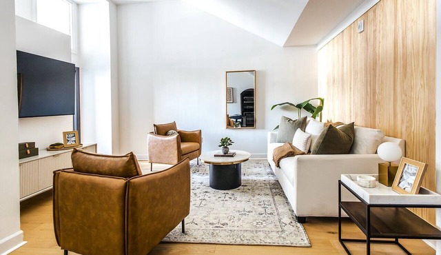 Boutique Luxury Apt Marion Sq Downtown | 360 King