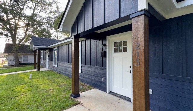 Brand New Ruston Retreat– 4BR/4.5BA, Sleeps 8