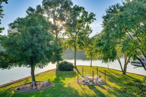 Breathtaking Lake Views and Sunsets on Badin Lake!