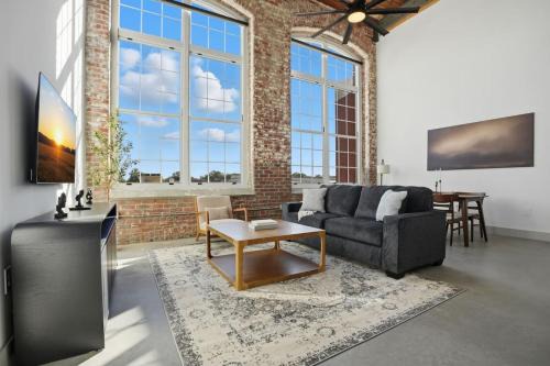 Bright and Elegant Abode Near DT GVL
