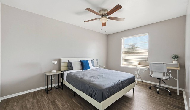 Bright two-bed w/upgraded fixtures