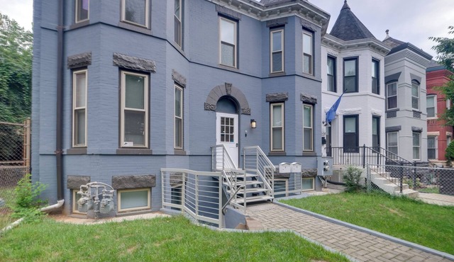 Bright Washington DC Apartment - 2 Mi to Museums
