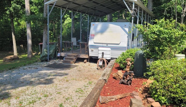 Bring Your Boat. Pool, Public Lake Hartwell access at this rustic RV Hideaway.