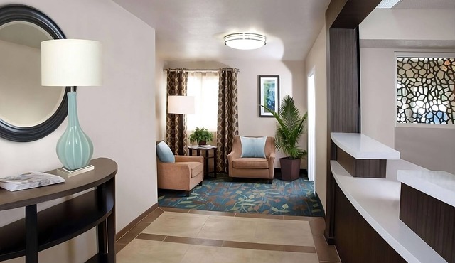 Budget-friendly Accommodation, Short Drive to Dickies Arena! FREE Parking!