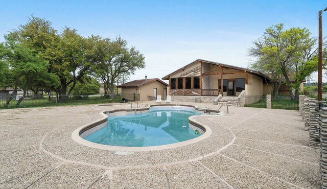 Budget-Friendly Pet-Friendly Lodge Near I-10 – Clean & Convenient Stay
