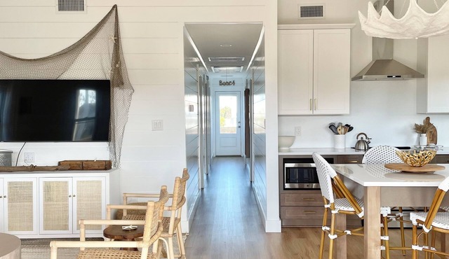 Cabell’s Coastal Cottage-Sleeps 10 Jockey’s Ridge 1 mile to beach Sunsets & Pets