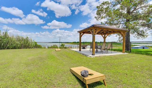 Cabin w/Dock on Hubbard Creek Lake: Pets Welcome!