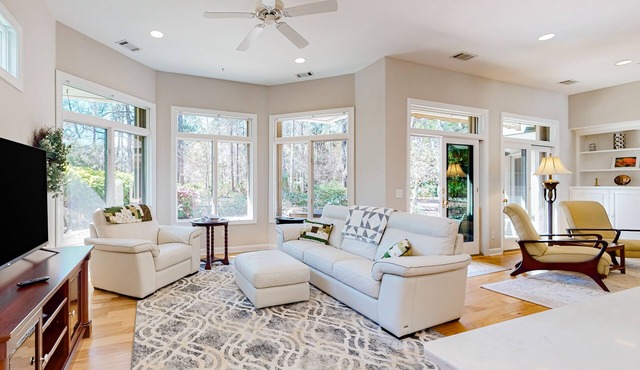 Calm home with patio, enclosed yard, tennis court, golf courses, & heated pool
