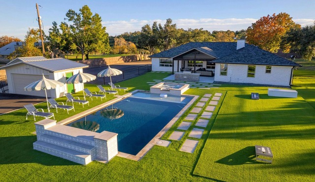 Camp Starlight–Luxe Villa w/Pickleball, Pool, Spa