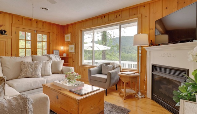 Candler Cabin w/Deck & Mount Pisgah Views!