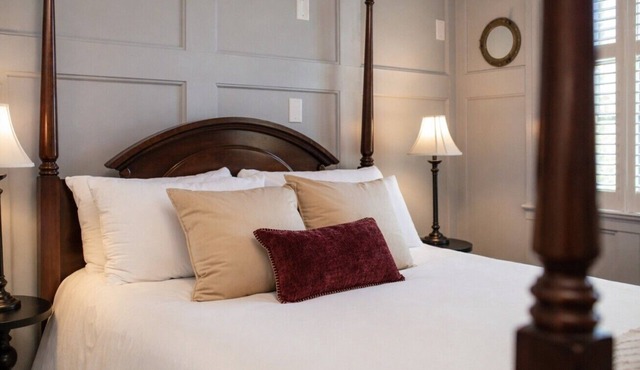 Captain’s Quarters Inn Downtown Edenton Queen Bed 2nd Floor