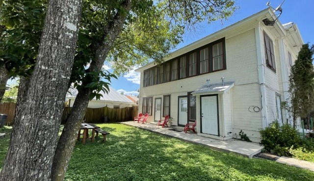 Carriage House - Medina Suite 1