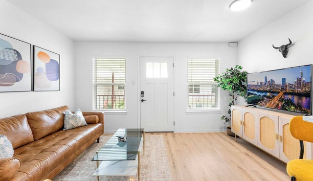 Central Chic 1BR close to UT, Moody Center, & DT