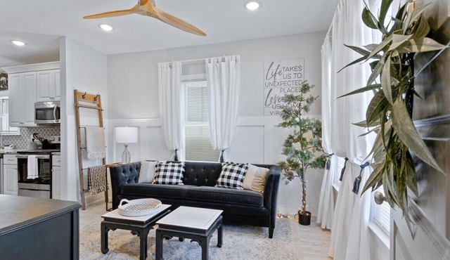 Centrally located downtown 1/1, perfect for traveling workers