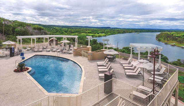 Challenging golf courses and tasteful wineries!