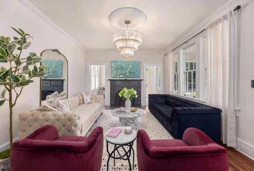 Chandelier Suite Near Downtown and Fort Benning