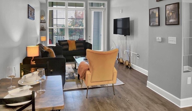 Charlotte Serene|LONG TERM STAYS WELCOME |MINS 2 UPTWN|GYM/FREE PARKING