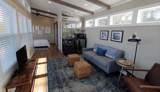 Charming 1 bedroom casita with private pool & hot tub.