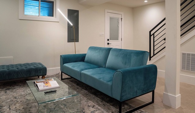 Charming 2-bedroom apartment in Washington with AC and parking