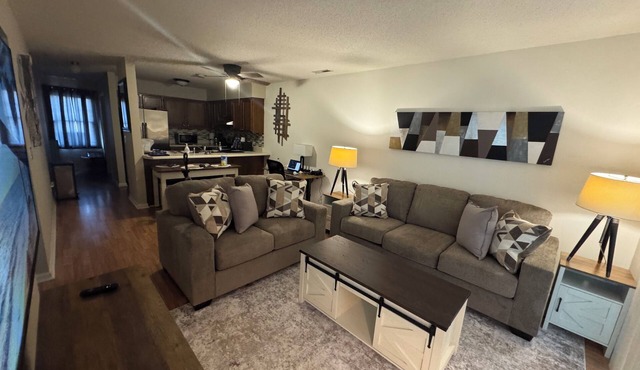 Charming 2-bedroom condo in tranquil Wilmington for 30+ day stays