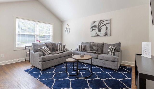 Charming 2-bedroom house with AC, WiFi in wonderful Charlotte