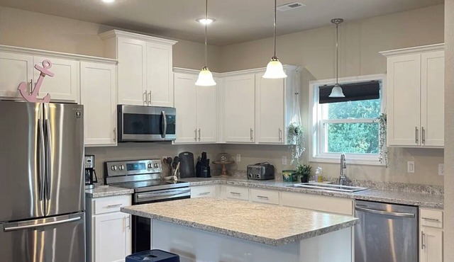 Charming 3-bedroom house in enchanting Kill Devil Hills with AC, WiFi