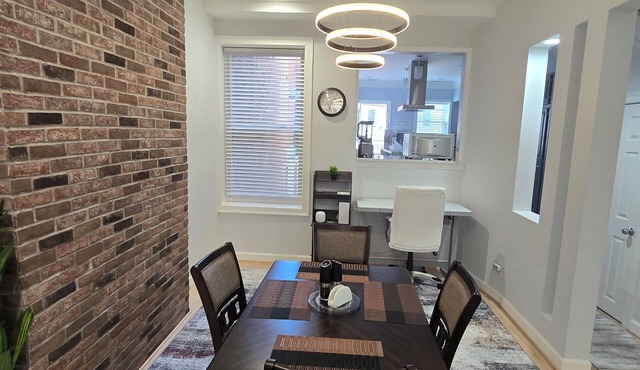 Charming 3-bedroom by Convention Center DC WiFi, AC, Free off street Parking