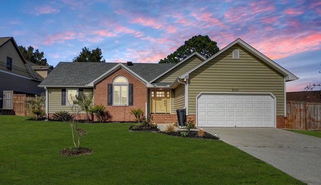 Charming 3-bedroom house close to area beachs, the river and downtown