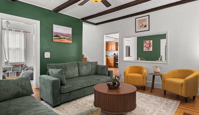 Charming 4 bedroom Retreat in Arlington - Sleeps 12 Near DC