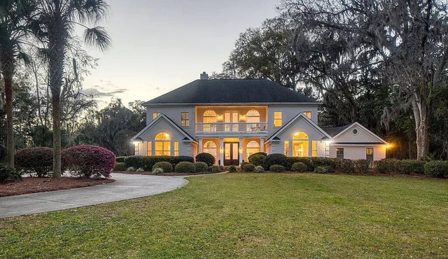 Charming and Beautiful Marsh Front Home!