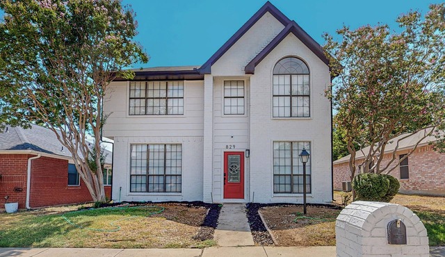Charming and fully updated 3-bedroom house in Flower Mound with WiFi, AC.
