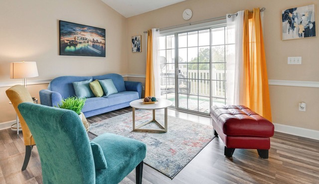 Charming Condo w/Balcony, 1 Mi to UNC Charlotte!