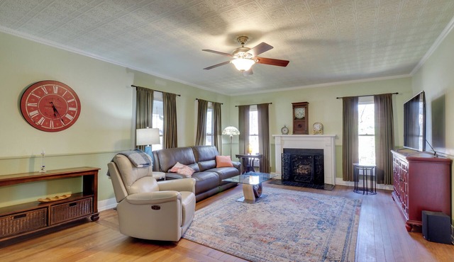Charming Georgetown Home - Walk to Downtown! in Georgetown