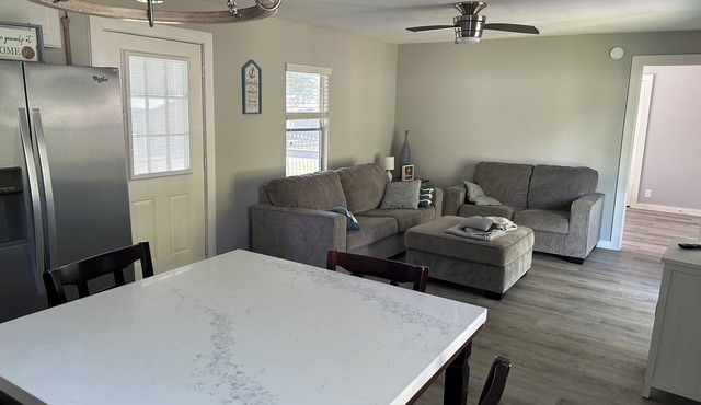 Charming Lake Livingston Home!