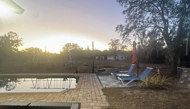 Charming Private Suite Near Scenic Trails