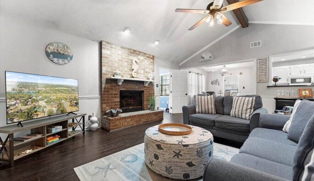 Charming Savannah Family Home, Game Room, Dog Friendly