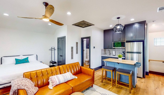 Charming studio with kitchenette, central AC
