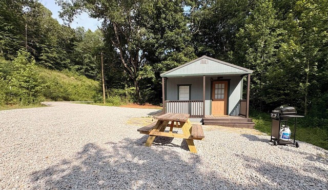 Charming tiny home in westpoint TN.Full bathroom and kitchen in Westpoint