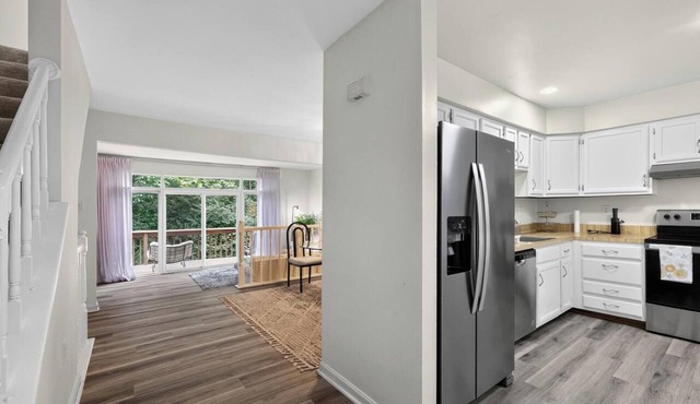 Charming Townhome Near Metro & Parks