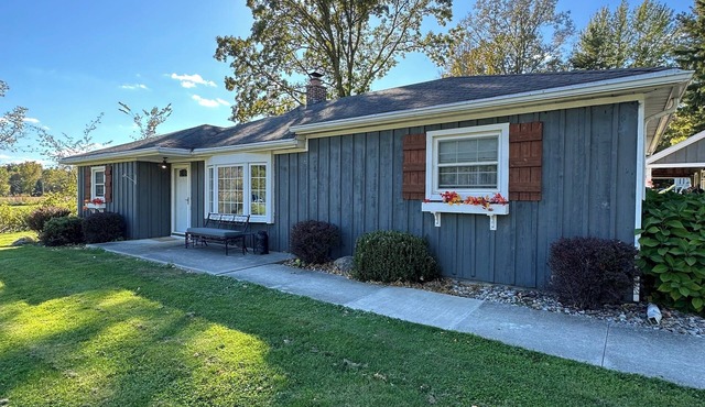 Charming3bdrm cottage near town saint Clair river 194 close to the airport